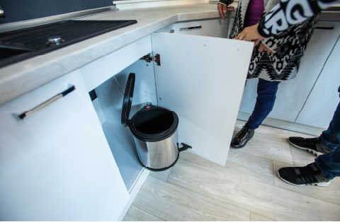 Balmaz Bútor- Hajdúböszörmény - Beépített szemetes az Antónia konyhabútorban